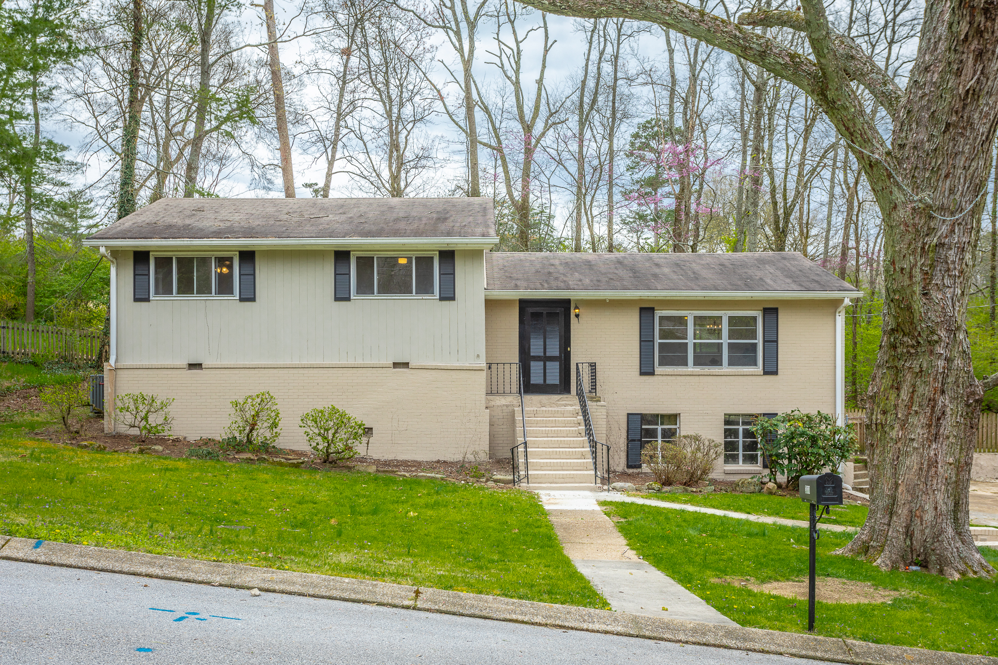 311 Oakmont Ln